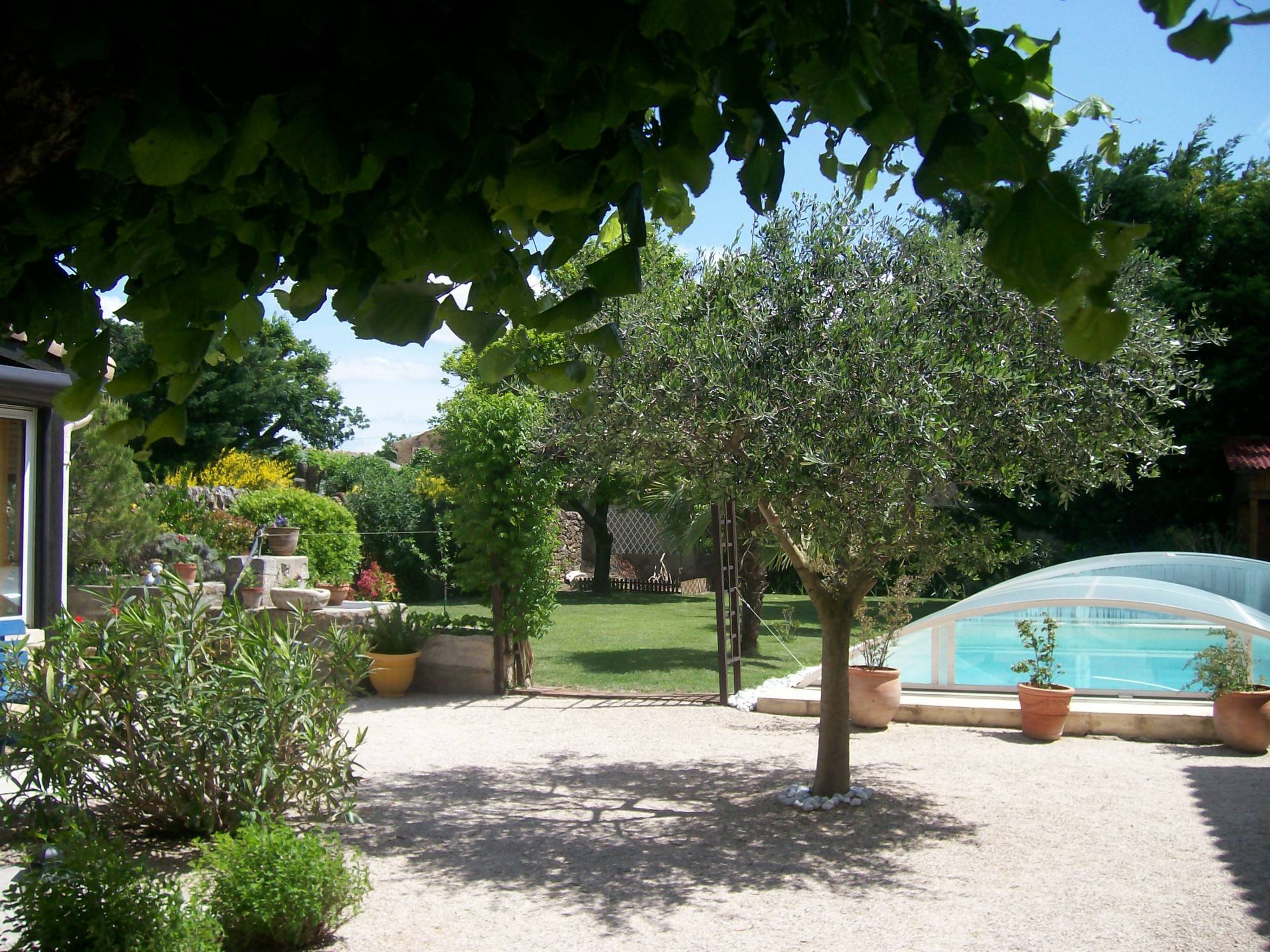 A vendre, Maison de village Proche Suze la Rousse  Jardin avec piscine A vendre, Maison de village Proche Suze la Rousse  Drôme Provençale Jardin avec piscine