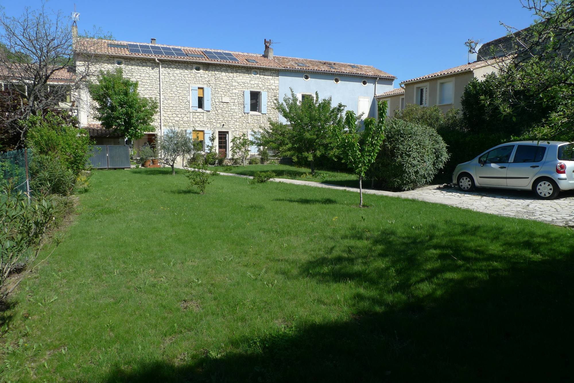 Maison de village  sur Saint Paul Trois Châteaux avec jardin et rapport locatif  