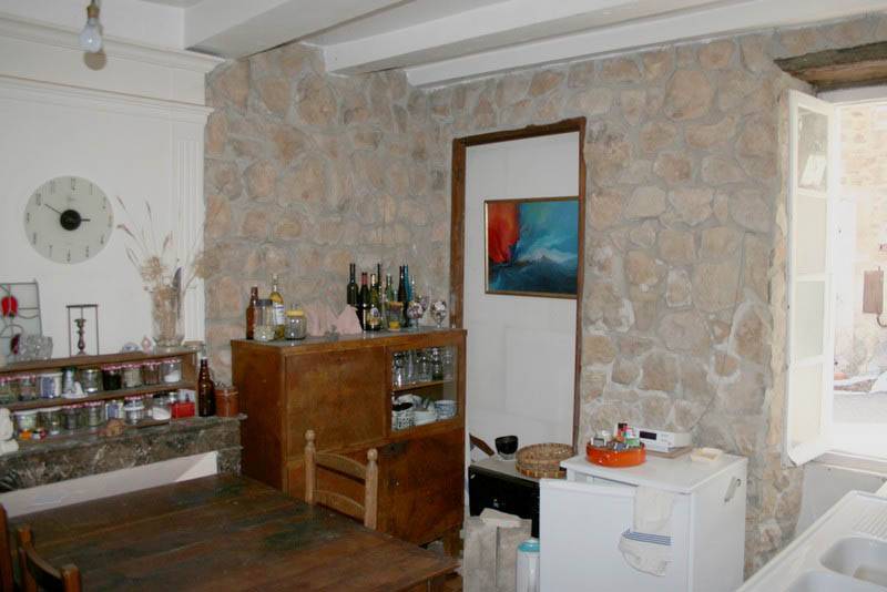 A vendre Maison à renover Dans le village de Rochegude A vendre Maison à renover Dans le village de Rochegude Drôme Provençale