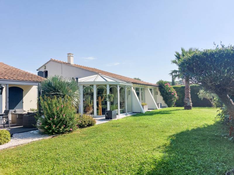 A vendre,  Villa de plain pied agrémentée d'un très beau parc Haut Vaucluse 