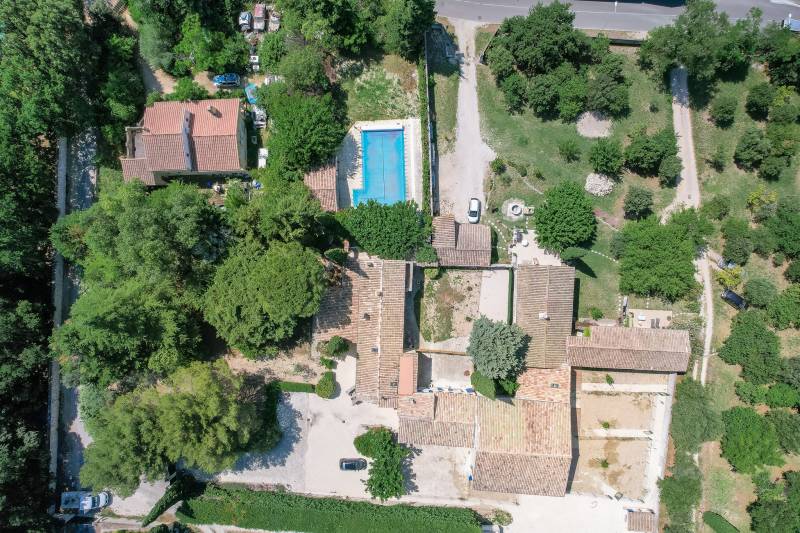 Dans résidence de charme avec espaces verts et piscine commune, à vendre appartements de standing En Provence, entre Bollène et Saint-paul-Trois-châteaux  