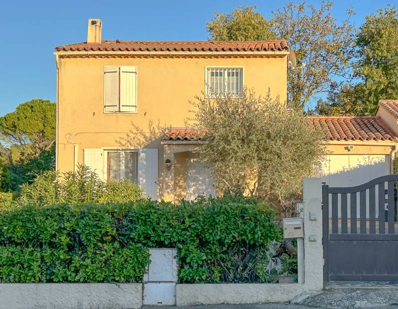 EXCLUSIVITE A vendre, villa sur 2 niveaux Saint-Paul-Trois-Châteaux 5mn à pied du village 