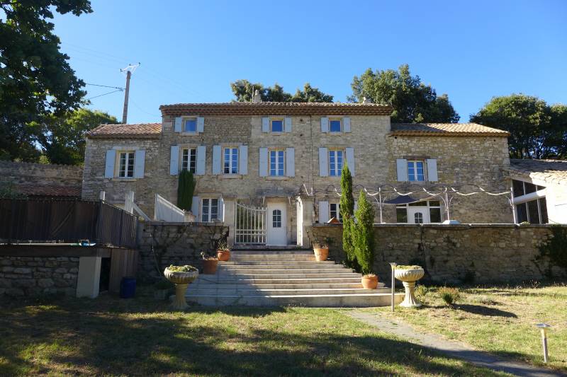 A vendre, Drôme provençale, en sortie de village Mas restauré avec appartement d'amis et villa. Non isolé, au calme, ideal grande famille ou accueil - Ref : 4049
