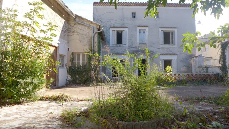 Maison de village à restaurer En Drôme Provençale joli jardinet Maison de village à restaurer En Drôme Provençale A 7km de St Paul 3 Châteaux joli jardinet