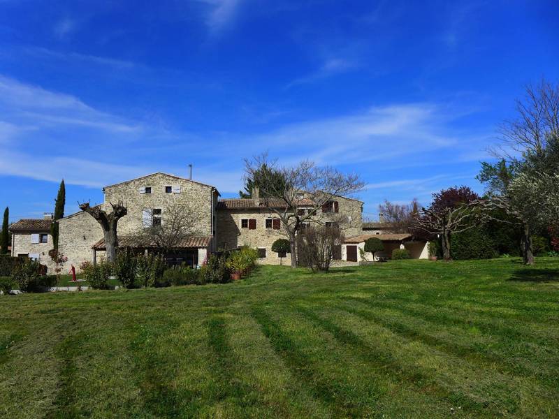 Aux portes de la Provence, proche Montélimar ensemble de 2 maisons  en pierres