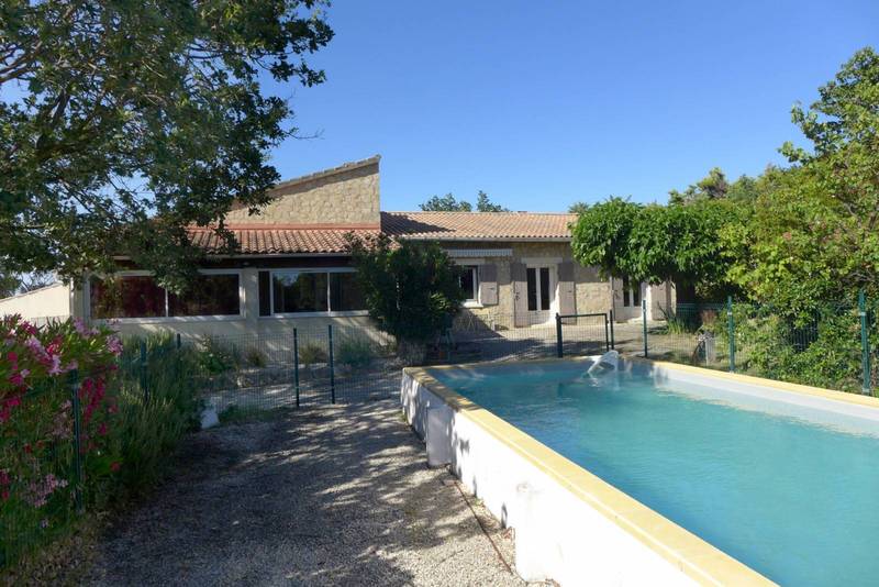  A vendre, La Garde Adhémar, villa avec 4 chambres, terrain, piscine et garage 
