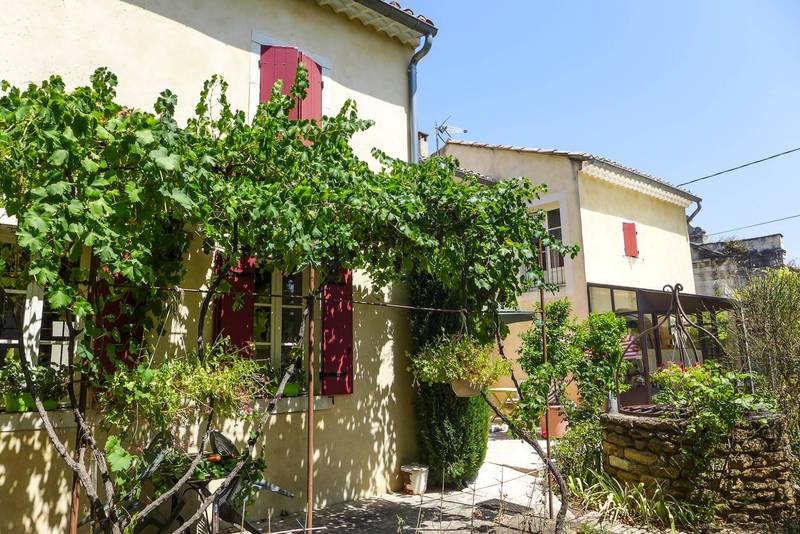 En plein coeur d'un charmant village de Provence, a vendre maison restaurée avec matériaux de qualité
