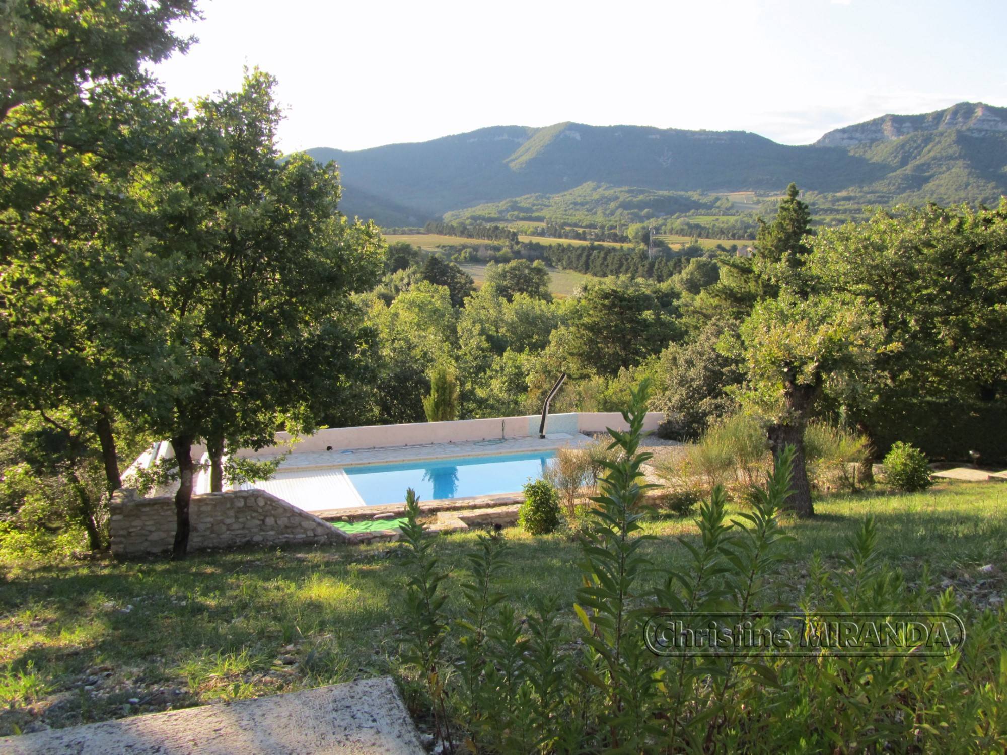 A vendre villa avec vue dégagée LA Roche St Secret  