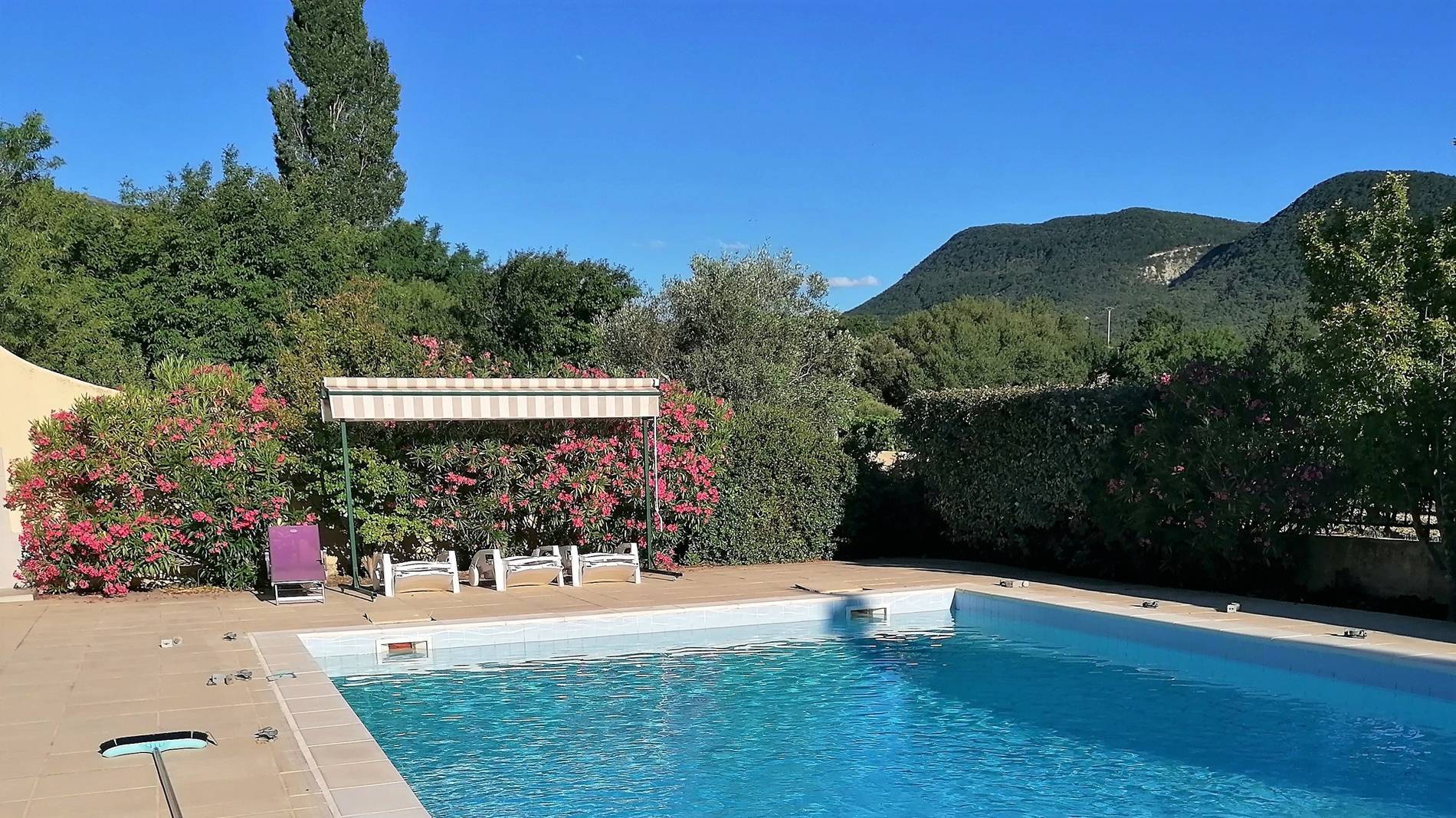A vendre belle Villa avec piscine, vue dégagée entre Dieulefit et Grignan