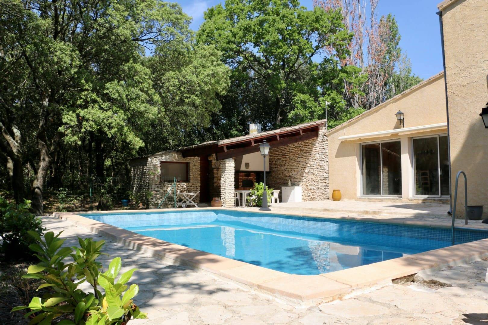 A RENOVER - Villa sur 6000m² de terrain arboré et clôturé