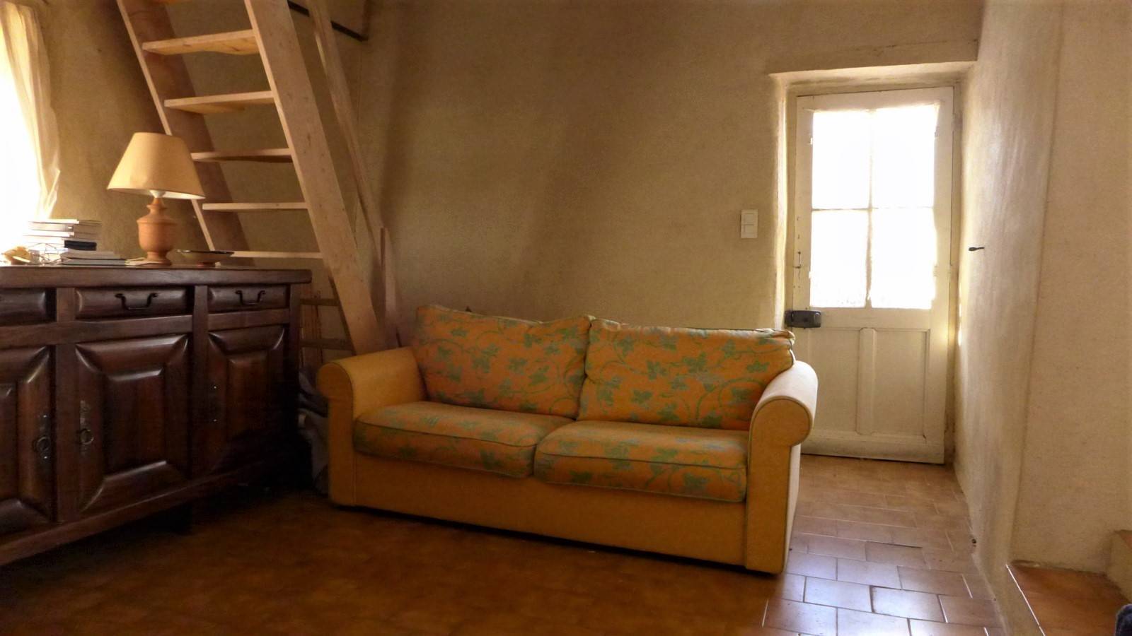 Maison de village de 110 m2 avec extérieurs, VENDUE PAR NOS SOINS