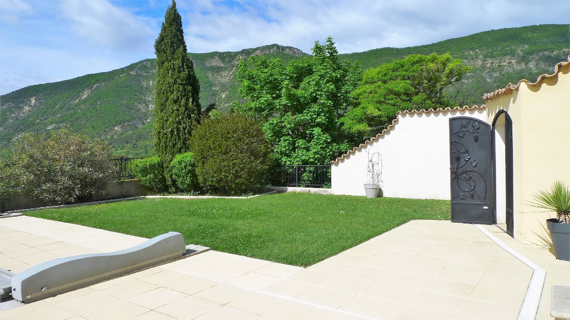 A vendre belle Villa avec piscine, vue dégagée entre Dieulefit et Grignan