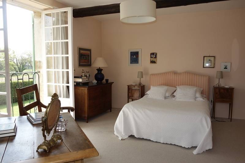 Secteur Taulignan, très beau mas articulé autour d'une cour intérieure 