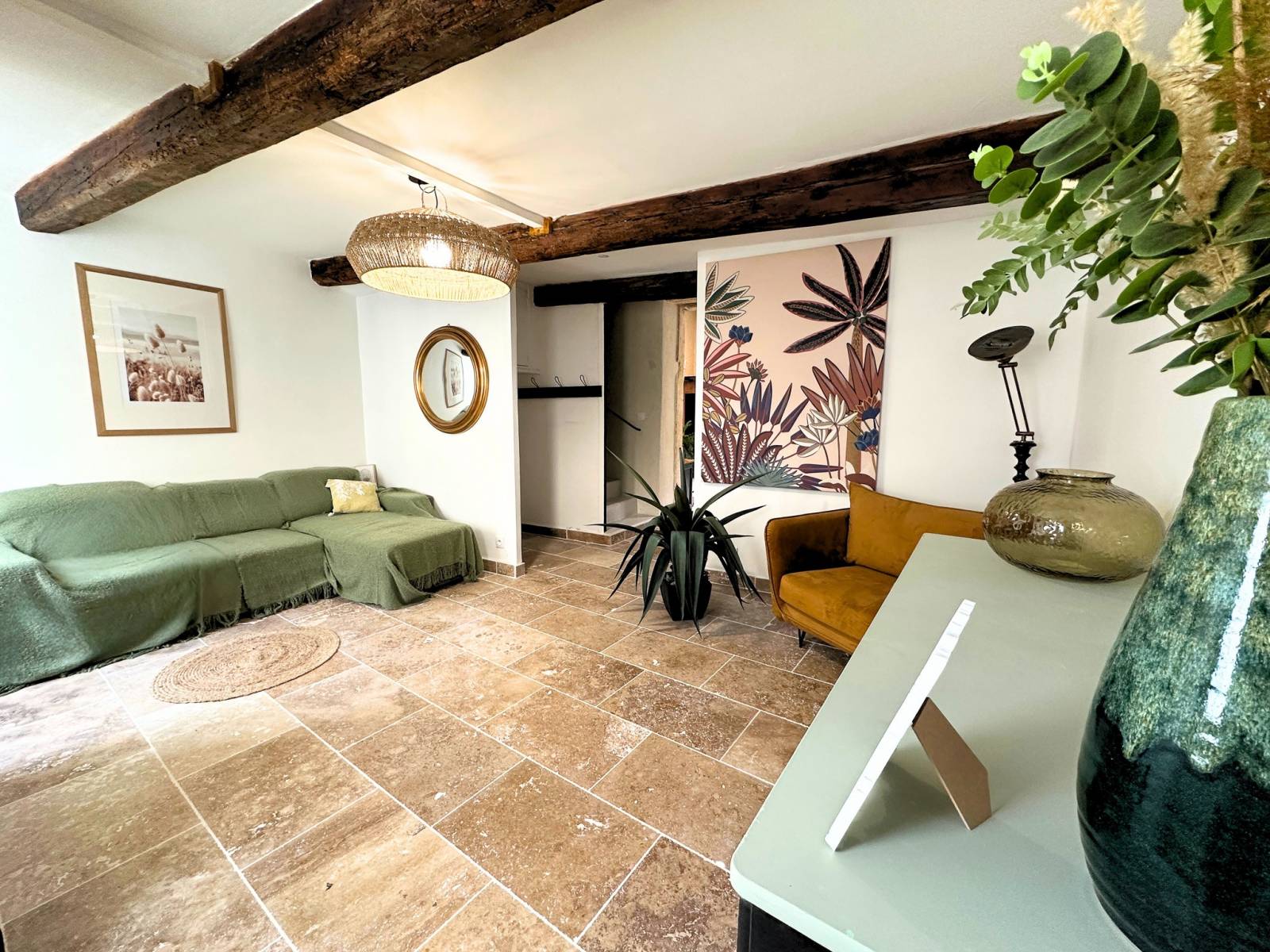 A vendre, Maison de village  entièrement rénovée avec patio, Dans le centre de Pierrelatte. 