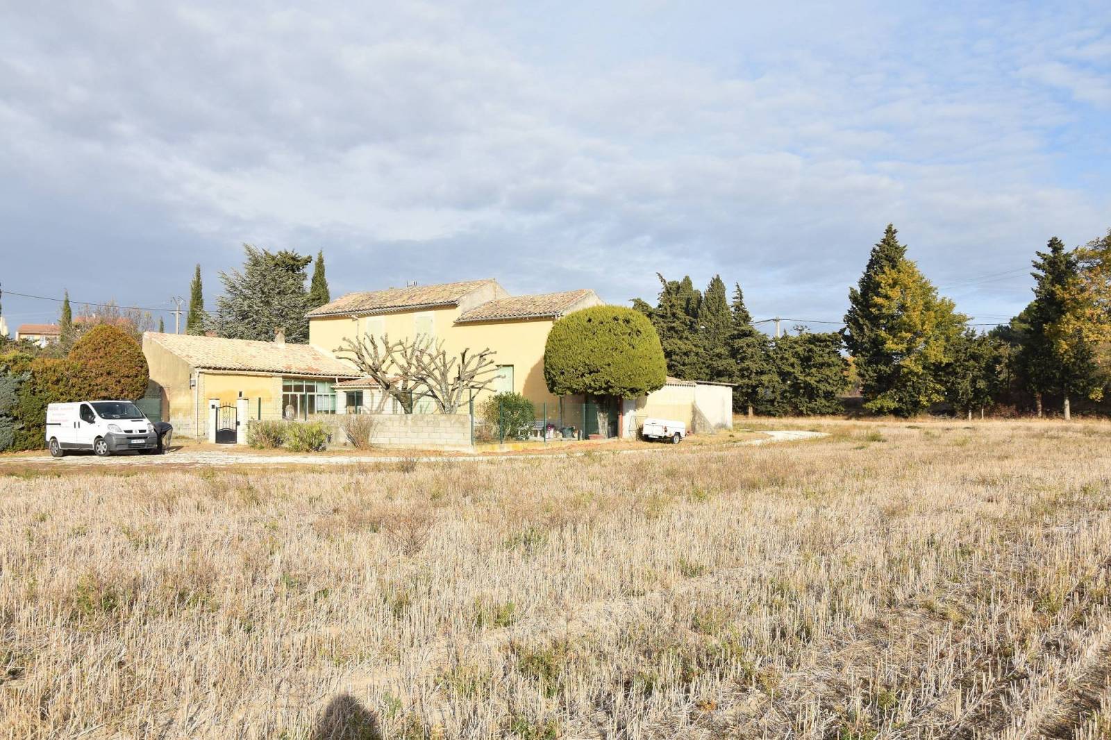 Un esprit  provençal... A 2 pas du village Beau potentiel St Paul 3 Châteaux  