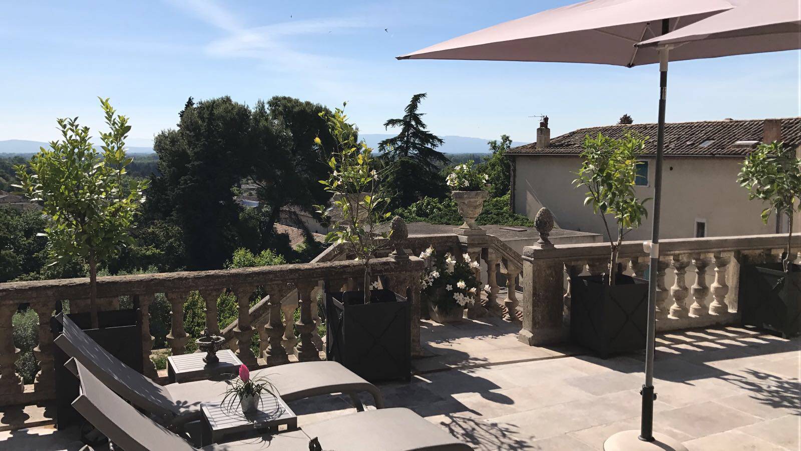 SOUS OFFRE  une maison de maître au cœur d'un village de la Provence