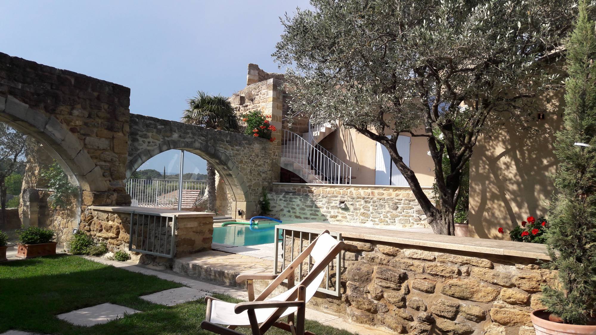 Propriété de caractère dans l'Enclave des Papes