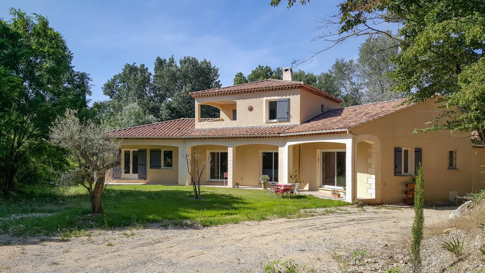 villa avec un gîte à vendre en drome provençale 