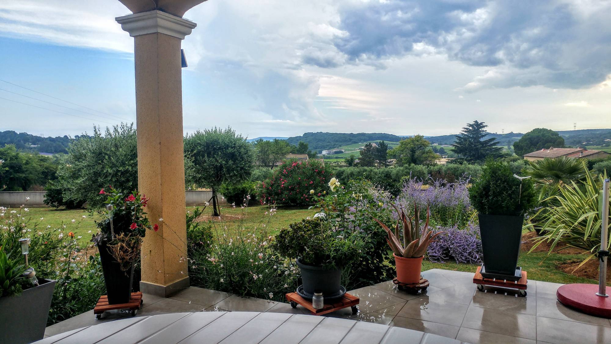 A vendre- Ardèche Méridionale - Belle villa d'architecte  avec vue