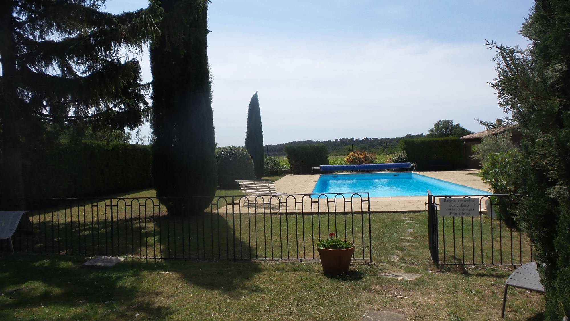 une vue dégagée sur la campagne environnante