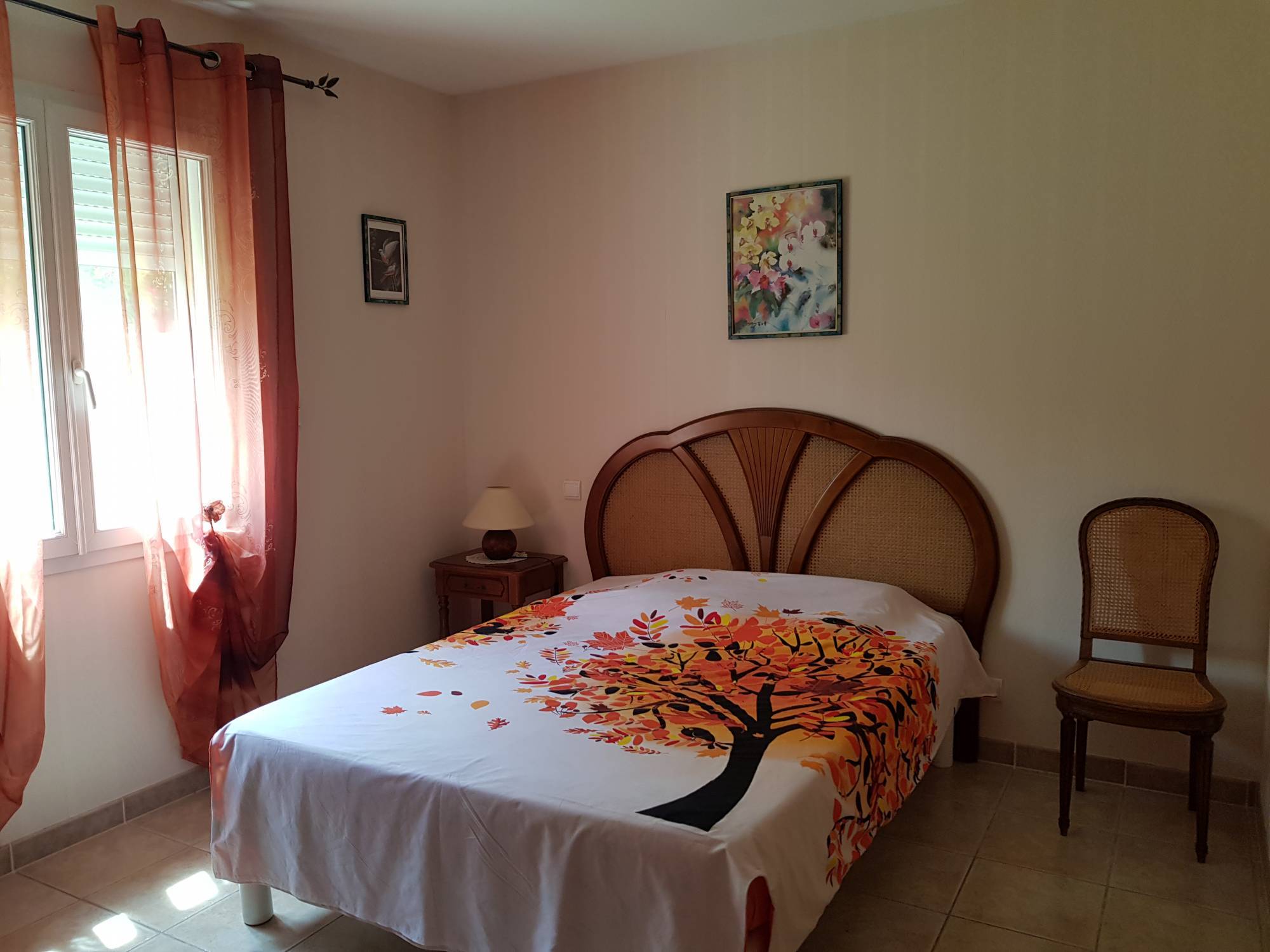 Villa en position dominante avec vue dégagée, à deux pas du centre-ville