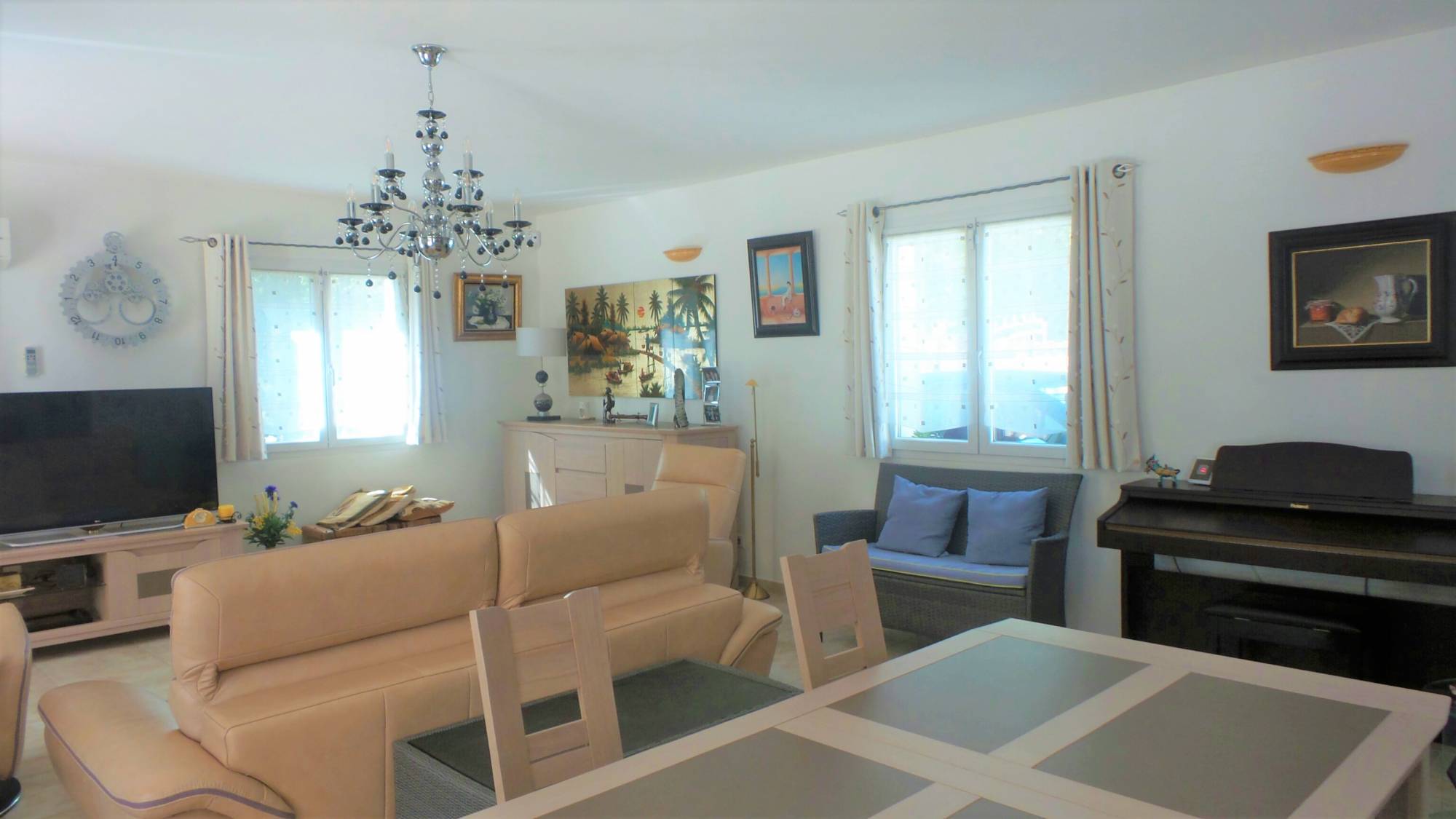 Spacieuse pièce de vie 