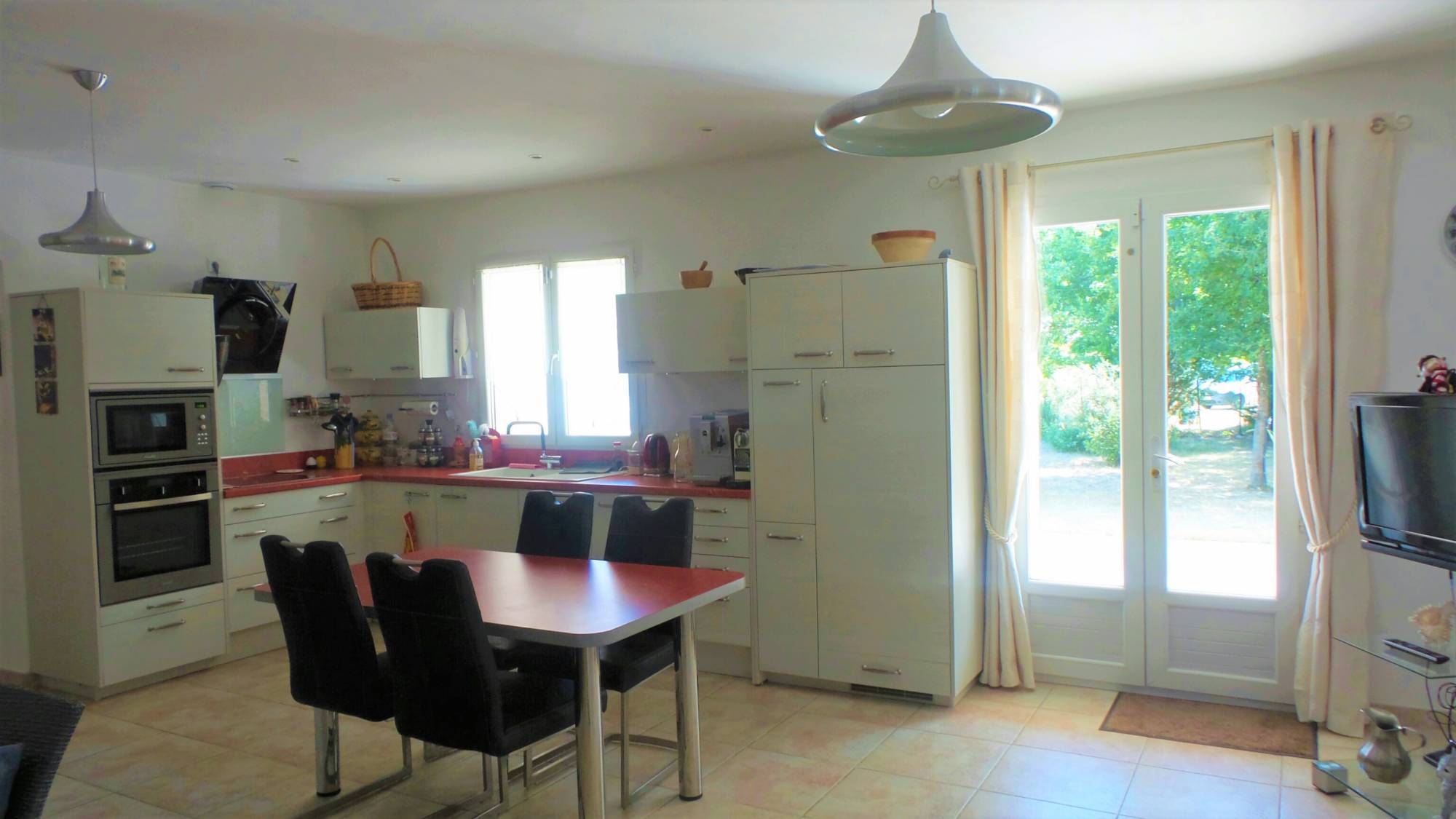 A vendre secteur Grignan,  dans quartier calme et résidentiel, très jolie villa 