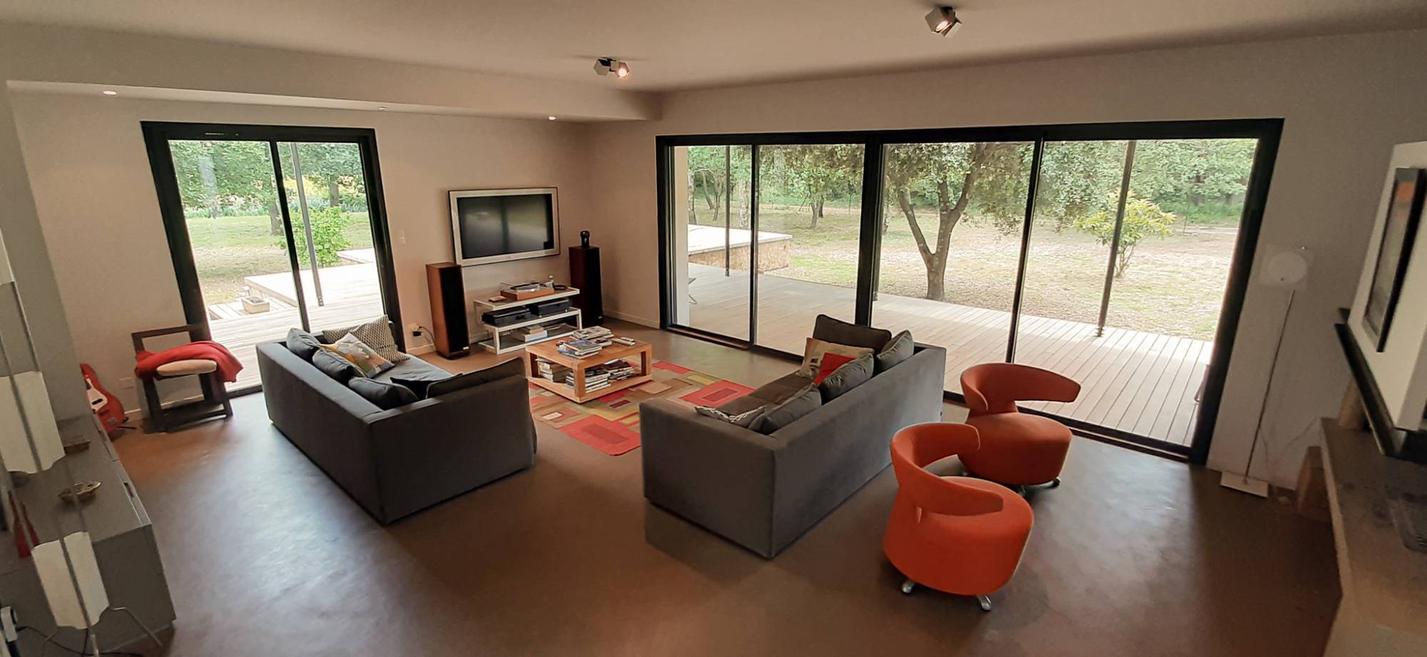 salon/séjour ouvert sur terrasse -lumineux