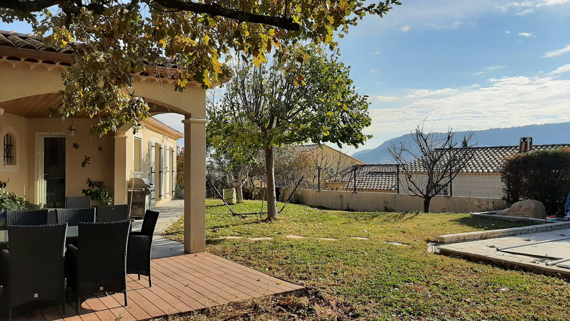 Dans quartier résidentiel, villa plain-pied VENDUE PAR NOS SOINS St Paul 3 Châteaux  