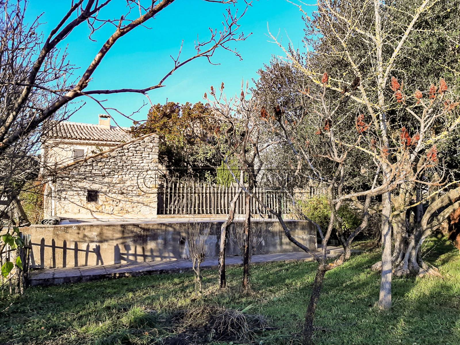 A vendre, dans le Gard Mas en campagne Bagnols sur Cèze  