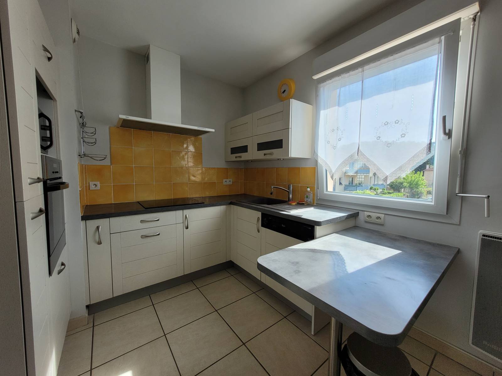 Appartement avec terrasse Saint Paul trois Chateaux   Ref: 4137RV