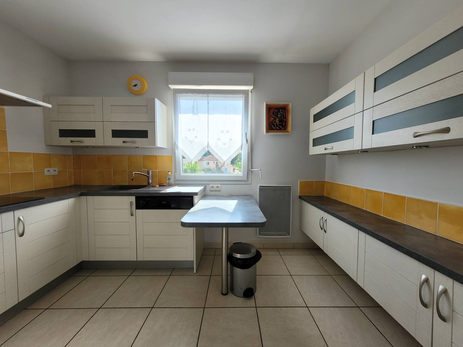 Appartement avec terrasse Saint Paul trois Chateaux   Ref: 4137RV