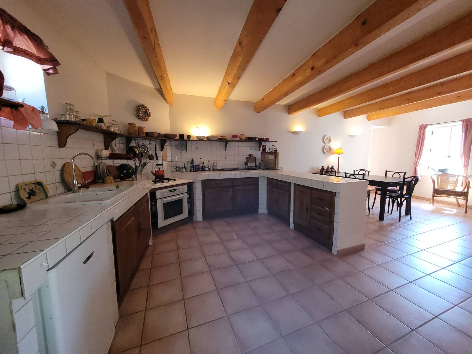 Maison de village avec garage et cour intérieure Sainte Cécile les Vignes 