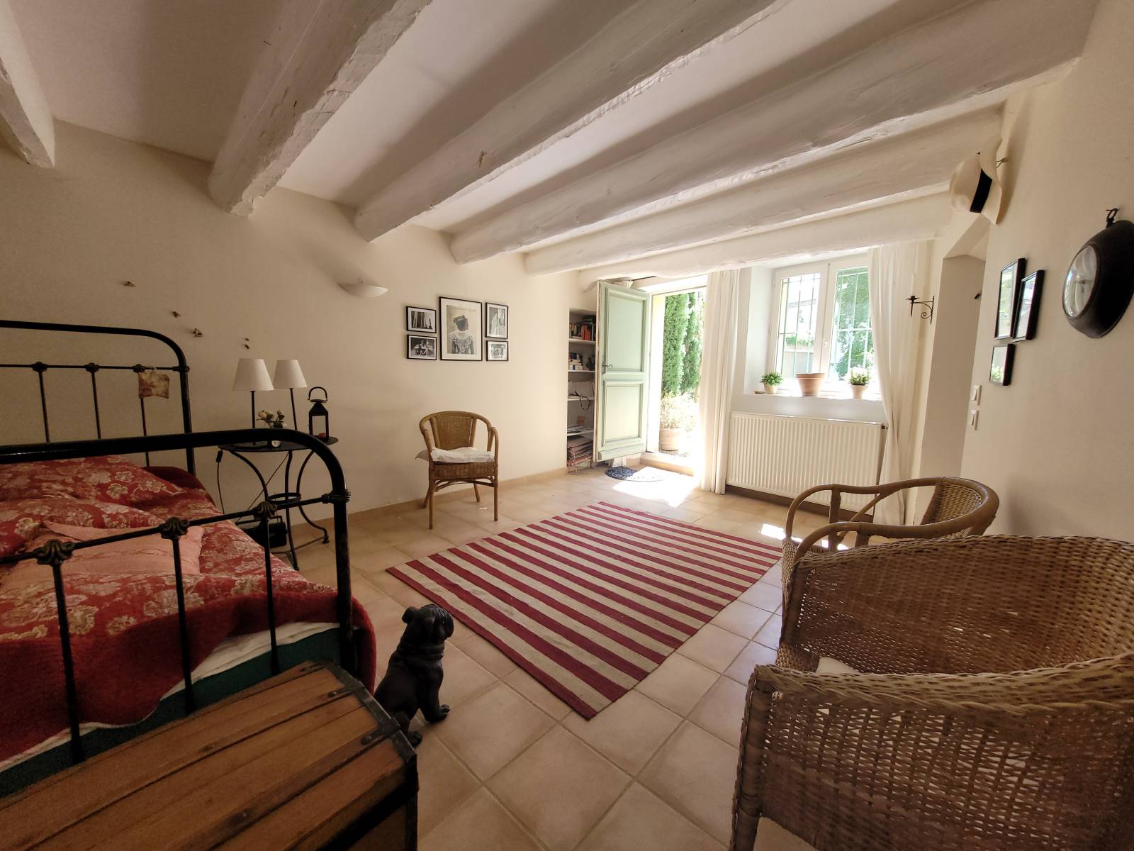 Maison de village avec garage et cour intérieure Sainte Cécile les Vignes 