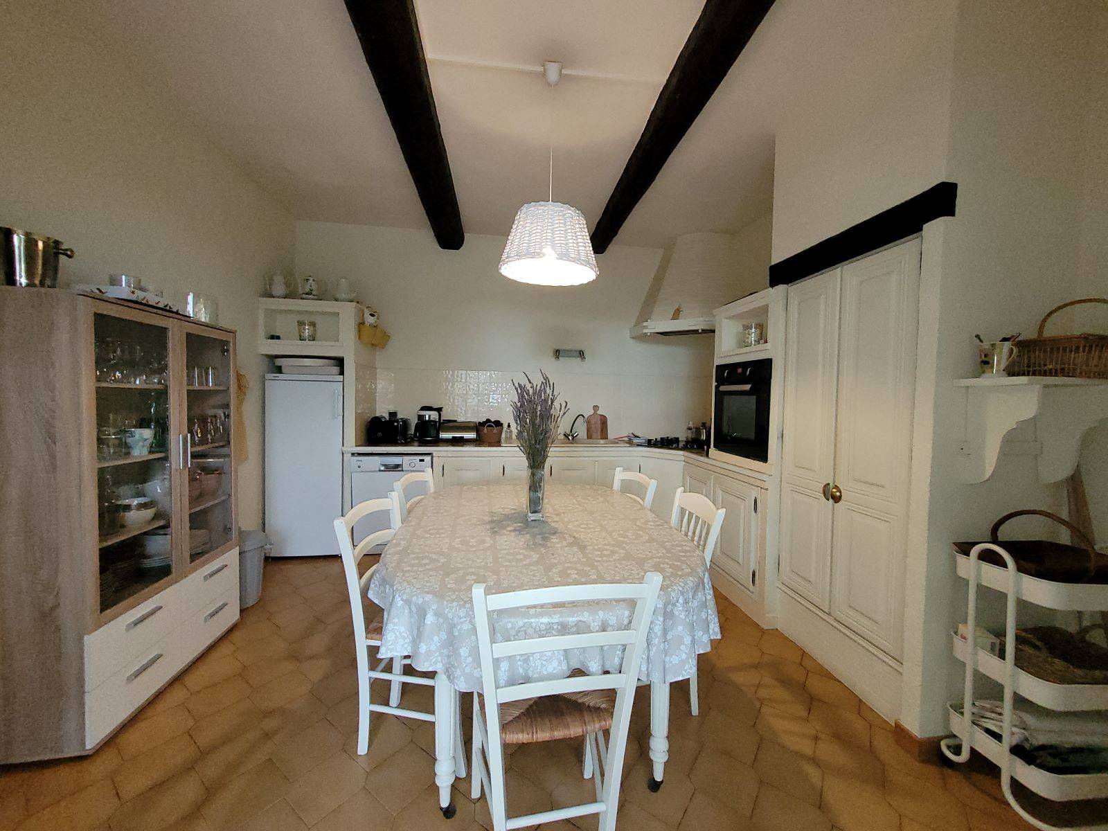 A vendre, Charmante maison de village avec jardin clos, piscine et dépendances  