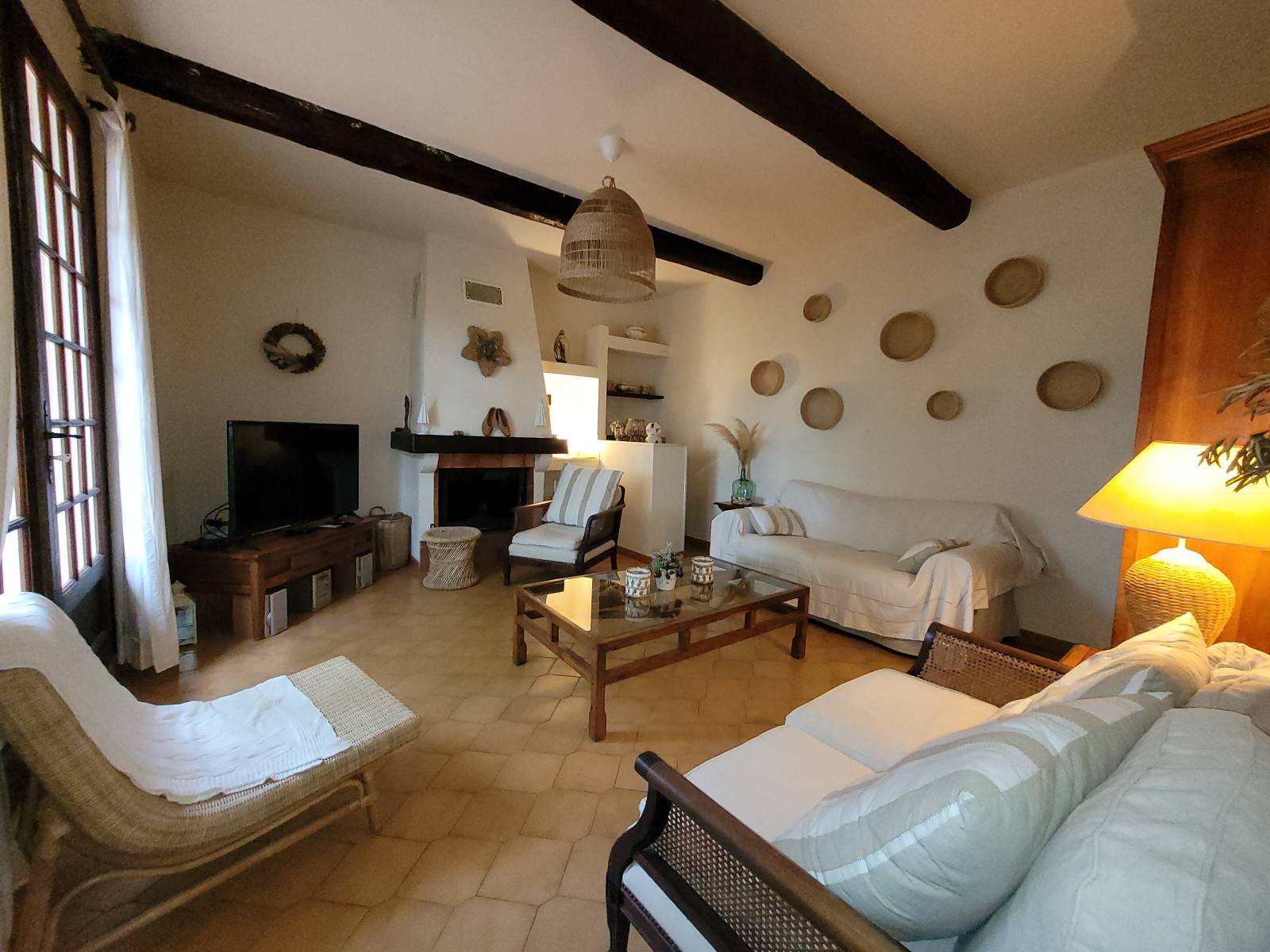 A vendre, Charmante maison de village avec jardin clos, piscine et dépendances  