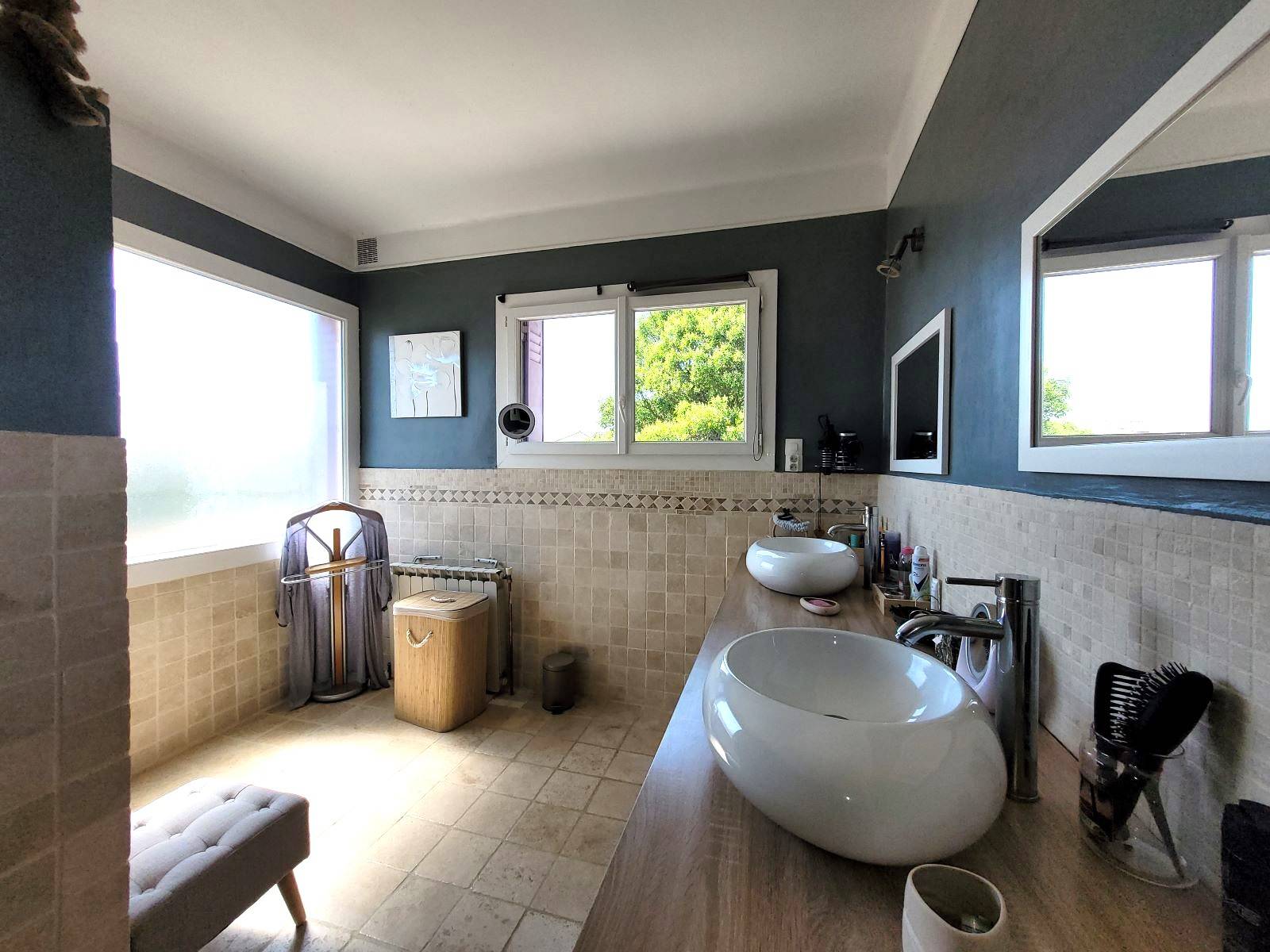 Pierrelatte- Maison avec piscine sur 2000m² de terrain arboré   