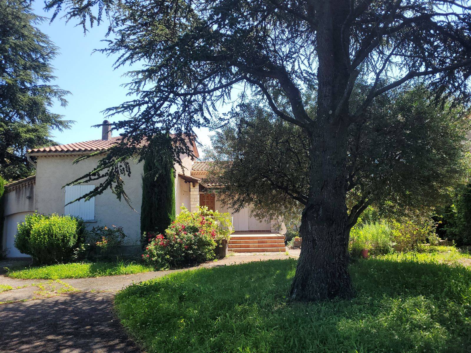 A vendre- Maison 4 chbres  sur un terrain arboré de 1200m² Pierrelatte  