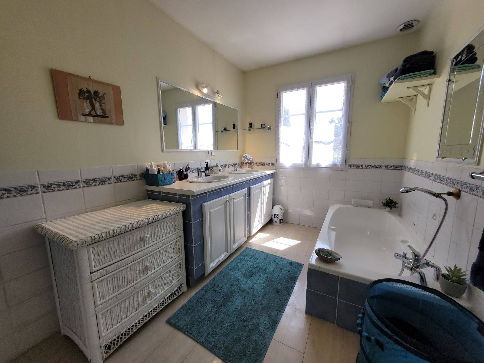 Montségur sur Lauzon . Maison proche village avec piscine et parcelle constructible de 800m²   