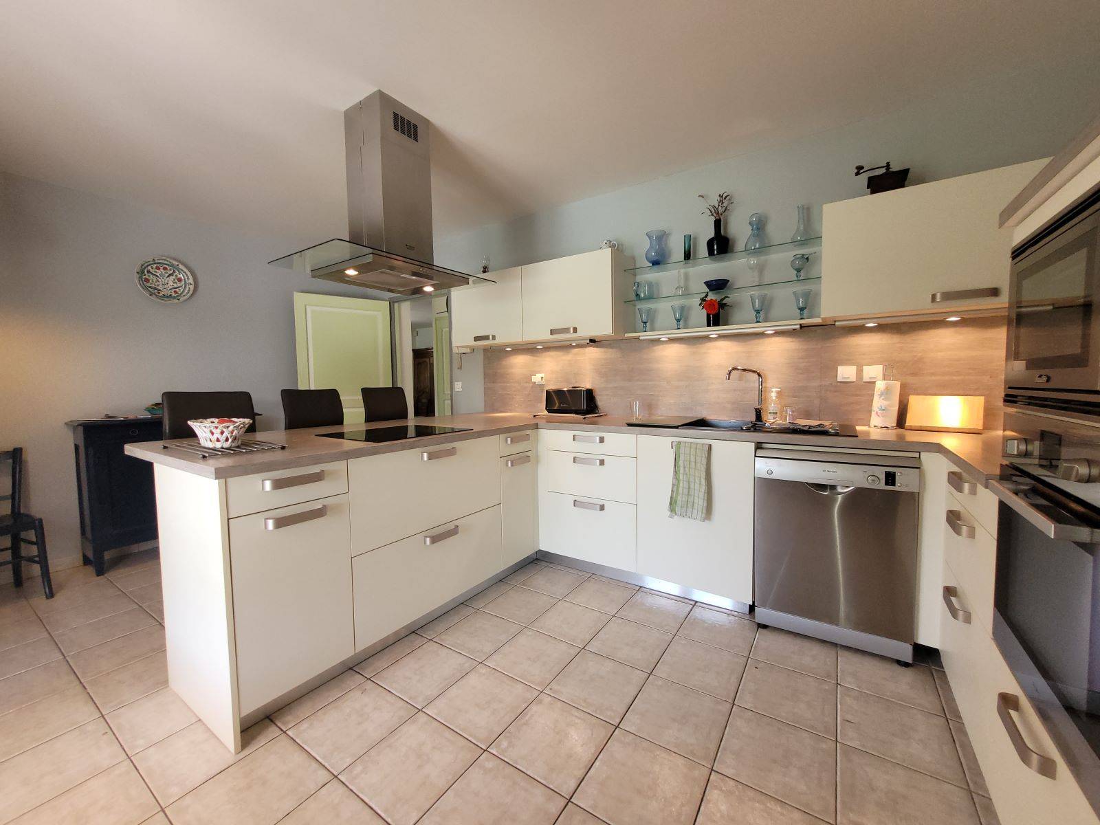 Montségur sur Lauzon . Maison proche village avec piscine et parcelle constructible de 800m²   