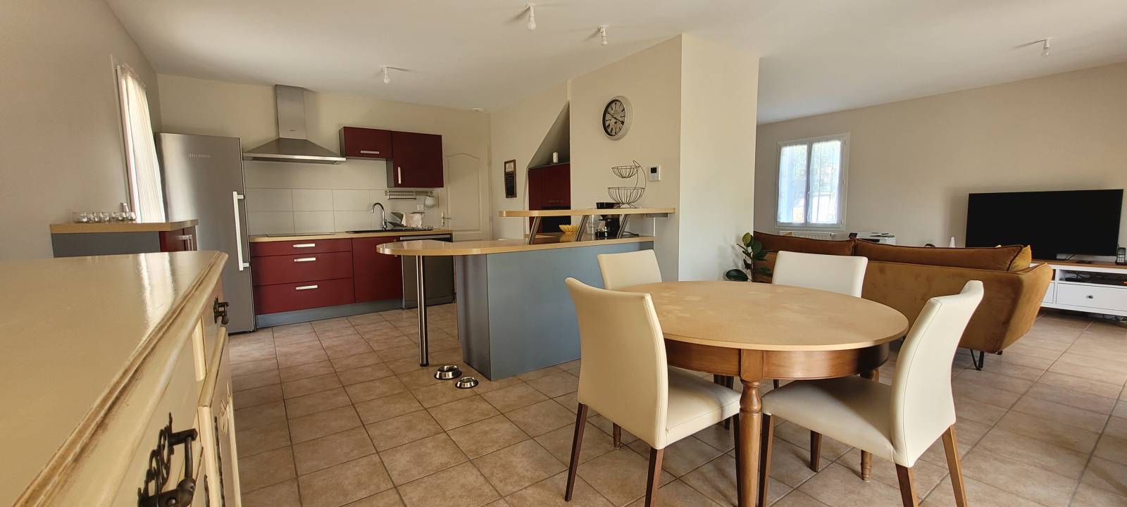 Charmante maison Proche St Paul trois Châteaux  avec jardin et garage.