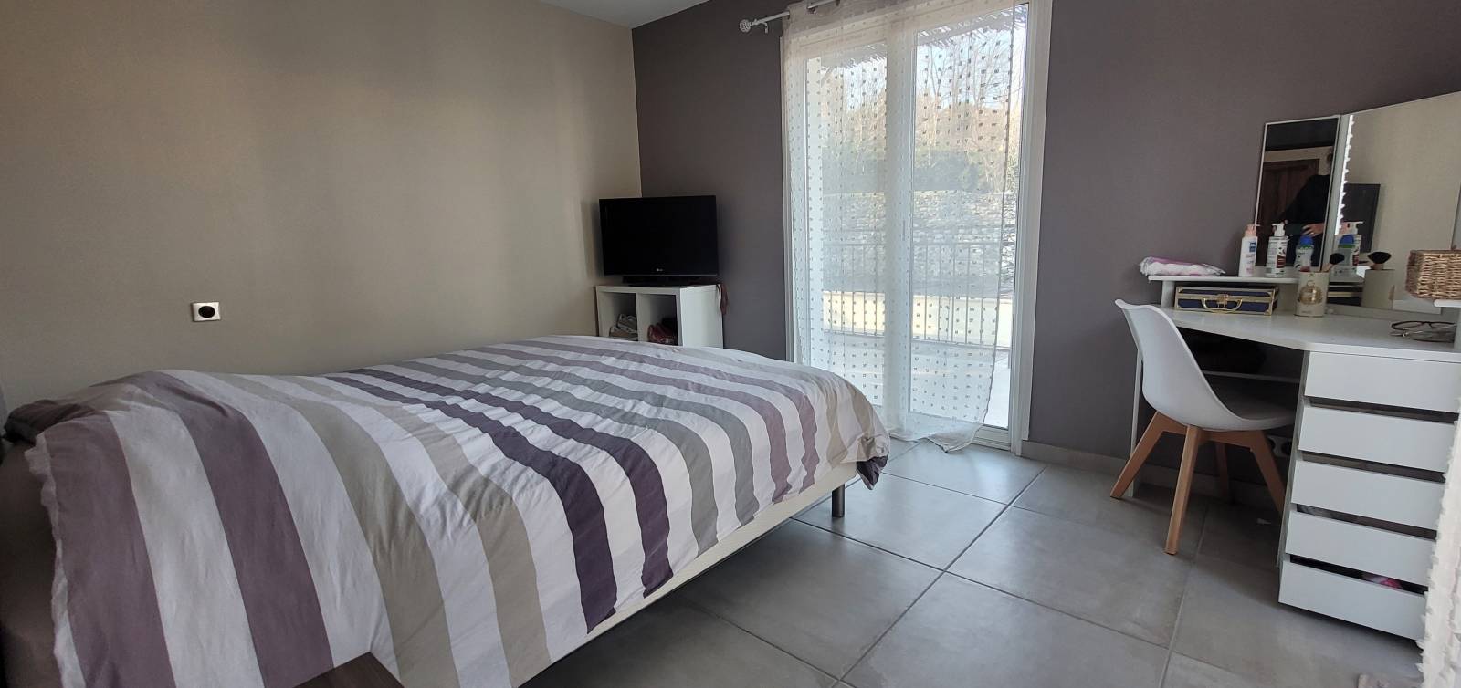 Maison de plain pied  jardin  piscine et dépendances VIVIERS proche centre ville 