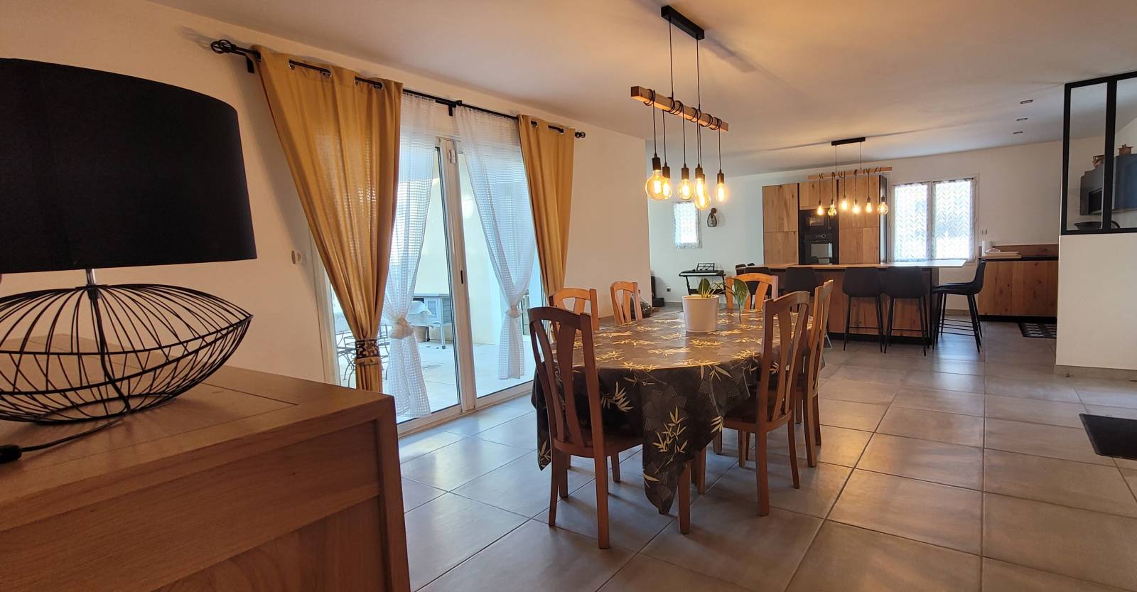 Maison de plain pied  jardin  piscine et dépendances VIVIERS proche centre ville 