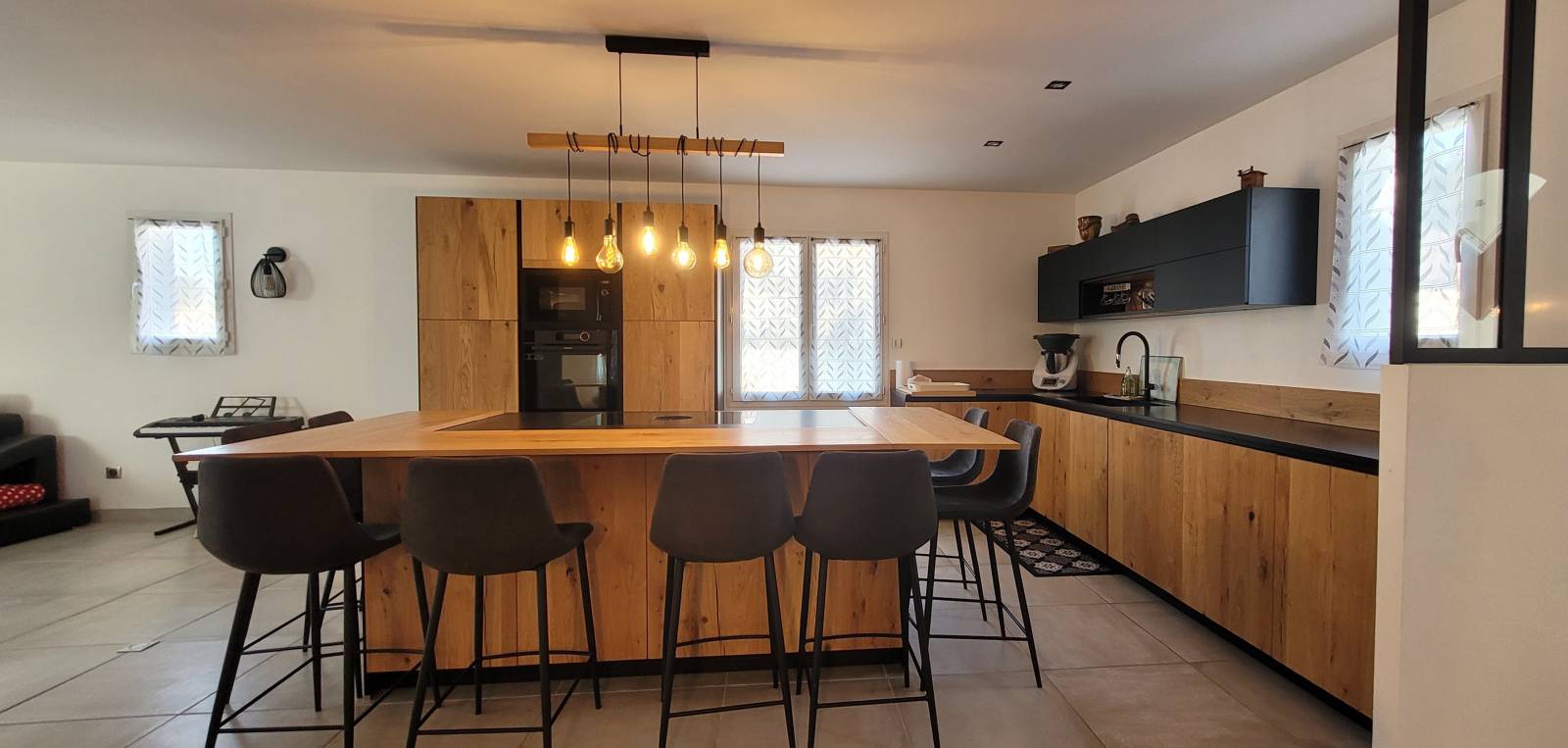 Maison de plain pied  jardin  piscine et dépendances VIVIERS proche centre ville 