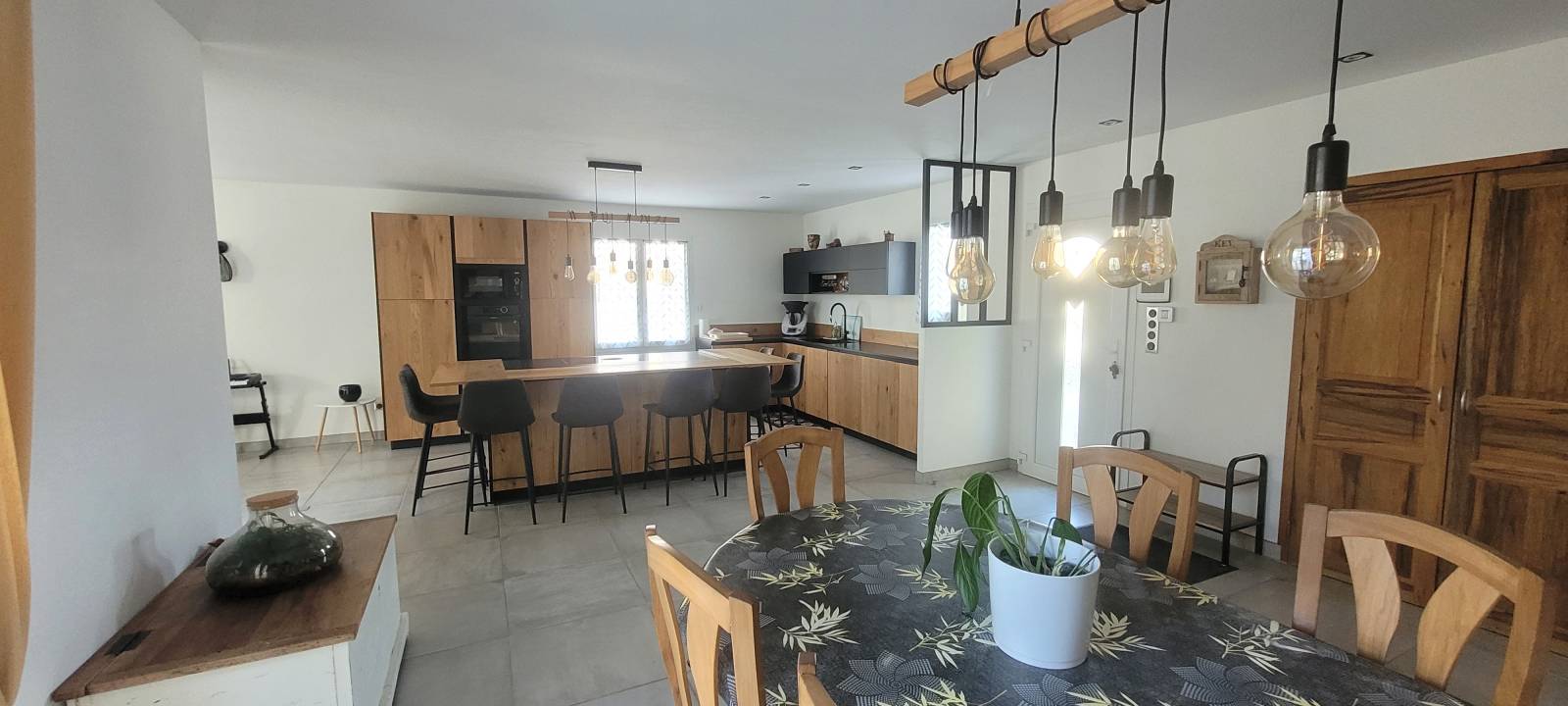 Maison de plain pied  jardin  piscine et dépendances VIVIERS proche centre ville 