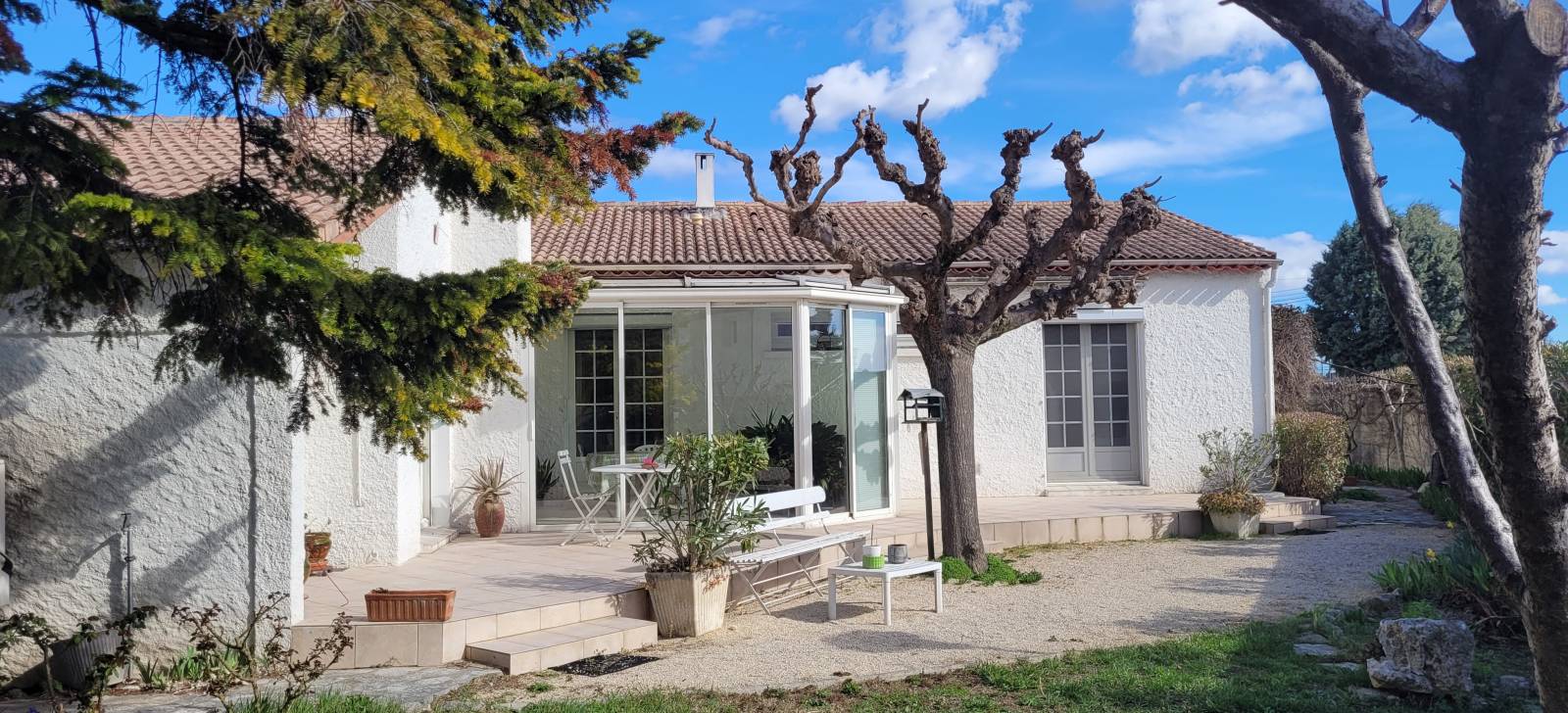 Maison de plain pied avec jardin et garage PIERRELATTE Proche centre ville 