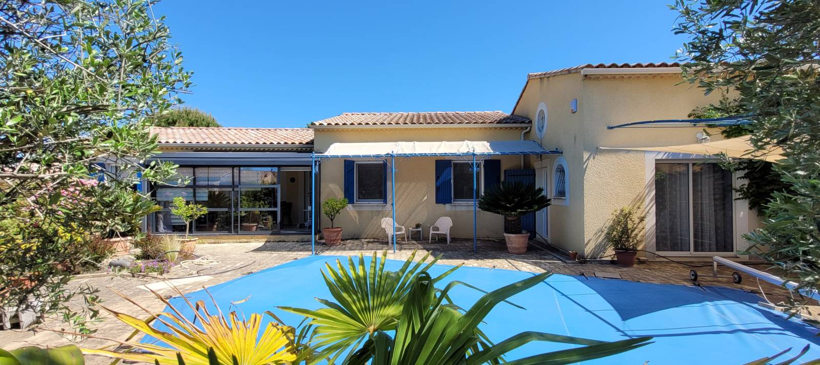 A vendre Saint Paul trois châteaux maison de plain pied  avec piscine. 3 chambres.   