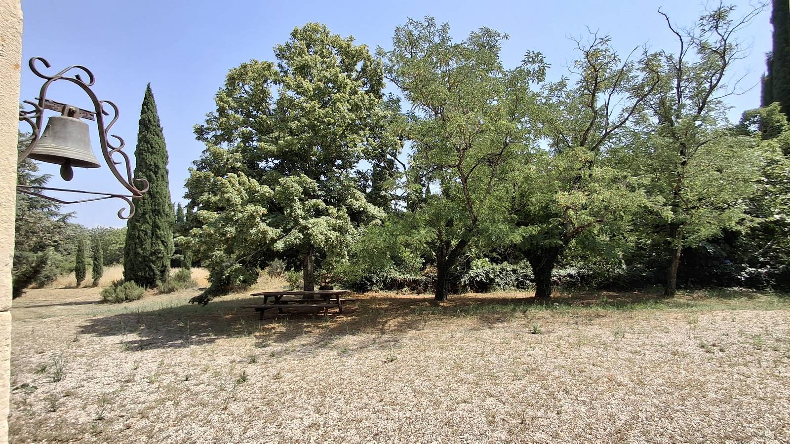 Propriété de Charme à Grignan en campagne ancienne magnannerie