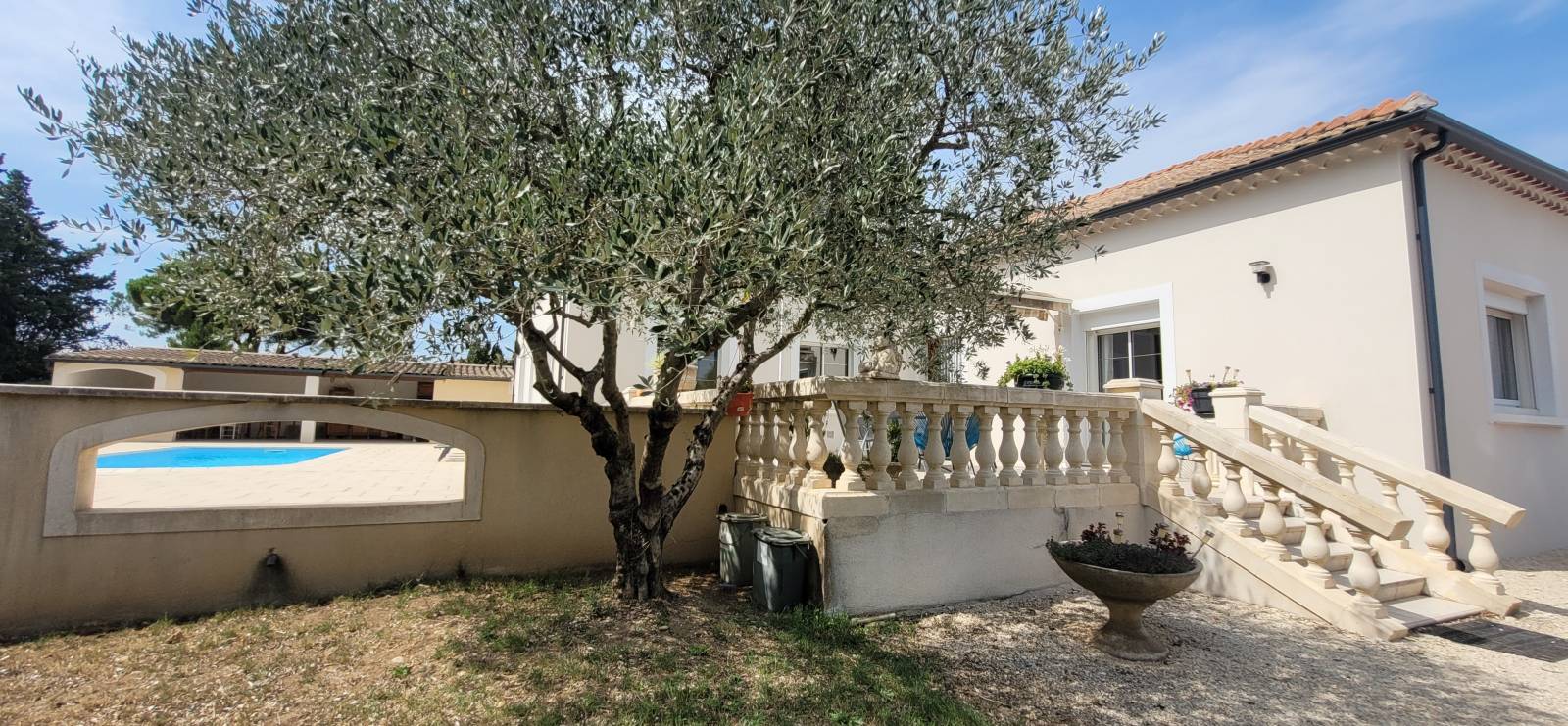 A vendre maison de plain pied avec piscine. Terrain 2885m² PIERRELATTE Campagne 