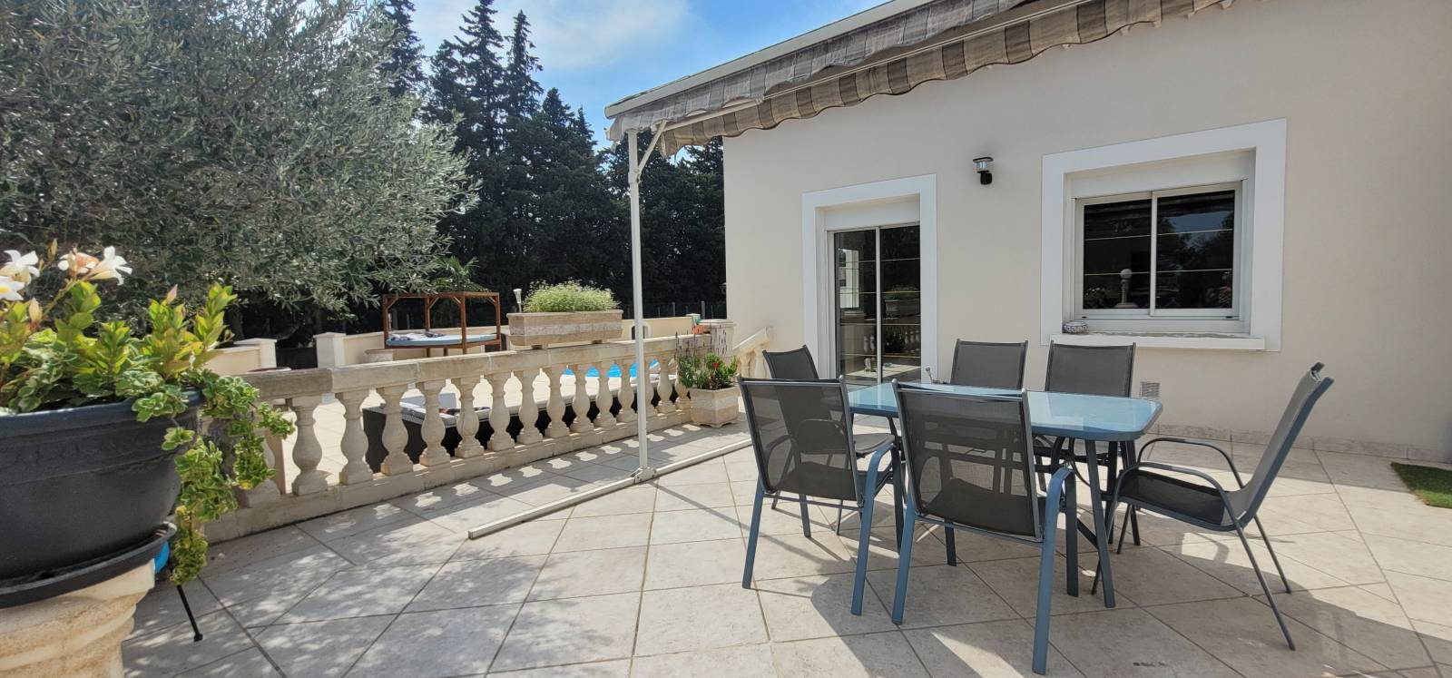 A vendre maison de plain pied avec piscine. Terrain 2885m² PIERRELATTE Campagne 